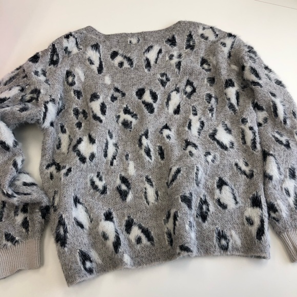 Solutions! Gray + Black Leopard print sweater - Picture 4 of 4